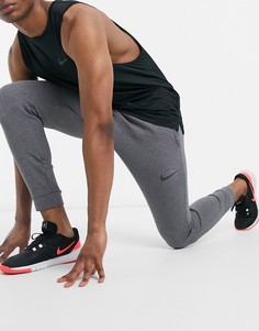 Суженные книзу флисовые джоггеры темно-серого цвета Nike Training Dry-Серый
