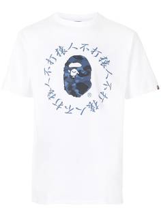 A BATHING APE® футболка Camo Kanji с логотипом