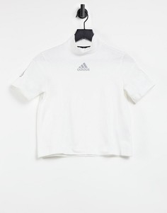 Белая укороченная футболка с короткими рукавами и высоким воротником adidas Training-Белый