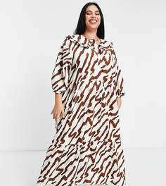 Свободное платье макси с многоярусной юбкой, отложным воротником и тигровым принтом телесного цвета Glamorous Curve-Белый