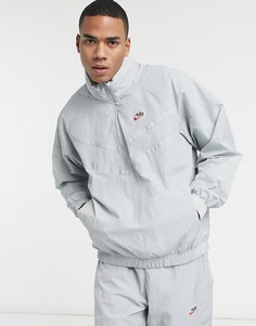 Серая куртка-ветровка с короткой молнией Nike Heritage Essentials-Серый