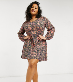 Платье с присборенной юбкой, V-образным вырезом и мелким цветочным принтом красного цвета Vero Moda Curve-Многоцветный