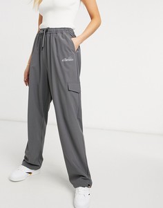 Серые брюки карго со светоотражающим логотипом ellesse – эксклюзивно для ASOS-Серый