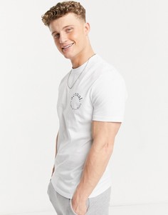 Белая футболка с темно-синим круглым логотипом на груди ASOS Actual-Белый