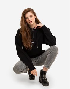 Чёрное худи oversize с карманом и молнией Gloria Jeans