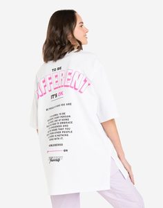 Белая футболка oversize с надписями Gloria Jeans
