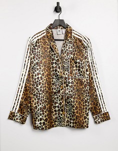 Пижамная рубашка из ткани под атлас с принтом "Leopard Luxe" adidas Originals-Коричневый цвет