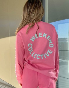 Малиновый oversized-лонгслив с логотипом на спине ASOS Weekend Collective-Розовый цвет