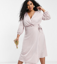 Серовато-бежевое атласное платье миди с запахом спереди и длинными рукавами TFNC Plus-Розовый