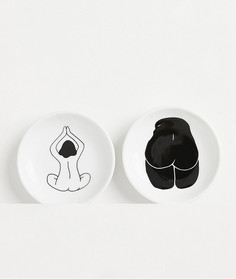 Набор из 2 белых тарелок с принтом женского тела Monki Peg-Белый