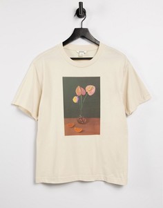 Бежевая футболка из органического хлопка с принтом вазы Monki Tovi-Нейтральный
