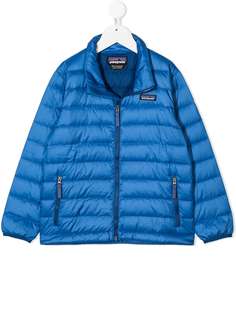 Patagonia Kids пуховик с нашивкой-логотипом