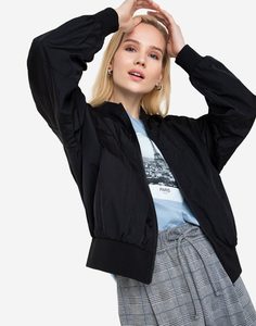 Чёрная нейлоновая ветровка oversize Gloria Jeans
