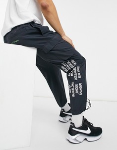 Черные тканые джоггеры карго с манжетами и надписями с принтом "World Tour Pack" Nike-Черный цвет