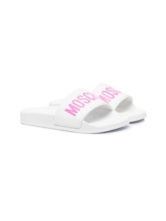 Moschino Kids шлепанцы с логотипом