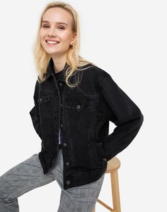 Чёрная джинсовая куртка oversize Gloria Jeans