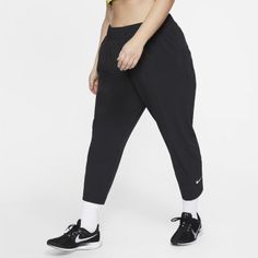 Женские слегка укороченные брюки для бега Nike Essential (большие размеры)