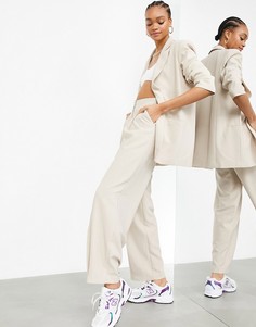 Светло-бежевые брюки с широкими штанинами и защипами спереди ASOS EDITION-Нейтральный