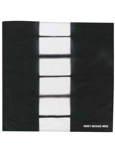 Issey Miyake Men шарф с принтом