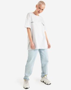 Белая футболка superoversize с надписями Gloria Jeans