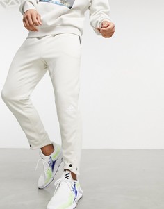 Светло-бежевые джоггеры из технологичной ткани adidas Yoga-Бежевый