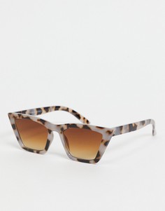 Солнцезащитные очки в серой черепаховой оправе «кошачий глаз» с острыми углами Topshop-Серый Monki