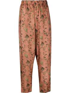 Uma Wang зауженные брюки с цветочным принтом