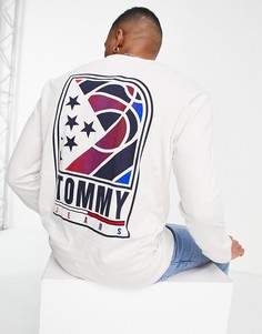 Белый лонгслив с баскетбольным принтом и логотипом на спине Tommy Jeans