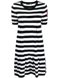 Love Moschino платье-футболка в полоску с нашивкой-логотипом