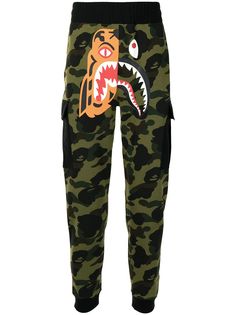 A BATHING APE® спортивные брюки с камуфляжным принтом Bape