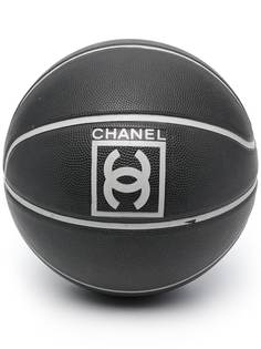 Chanel Pre-Owned баскетбольный мяч 2010-х годов с логотипом CC