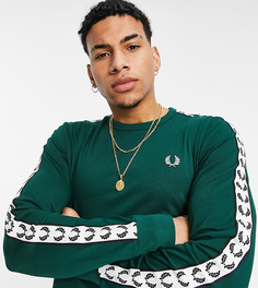 Зеленый лонгслив с декоративной тесьмой Fred Perry – эксклюзивно для ASOS-Зеленый цвет