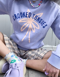 Выбеленный сиреневый свитшот с круглым вырезом и выгоревшим принтом пальмы Crooked Tongues-Фиолетовый цвет