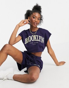 Темно-синяя укороченная футболка с принтом в университетском стиле "Brooklyn" от комплекта Bershka-Голубой