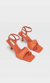 Stradivarius Босоножки На Каблуке С Декоративной Деталью Оранжевый 38
