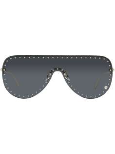 Versace Eyewear солнцезащитные очки-маска с заклепками