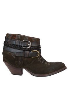 Полусапоги и высокие ботинки HTC