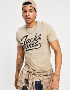 Светло-бежевая футболка с большим логотипом-надписью Jack & Jones-Светло-бежевый