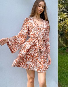 Красное платье мини с цветочным принтом и завязками на талии River Island-Красный