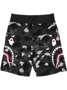 A BATHING APE® спортивные шорты Graduation Camo Side Shark Bape