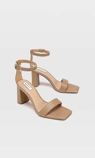 Stradivarius Босоножки На Каблуке С Ремешком На Щиколотке Бежевый 35