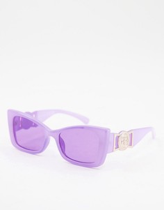 Широкие фиолетовые солнцезащитные очки «кошачий глаз» с декором в виде монеты на дужке River Island-Сиреневый