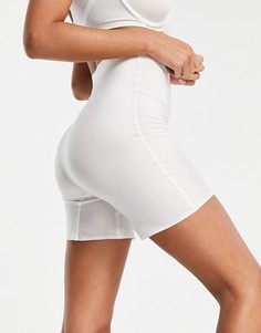 Белые свадебные шорты из гладкого материала с моделирующим эффектом ASOS DESIGN-Белый