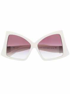 Valentino Eyewear солнцезащитные очки в оправе бабочка