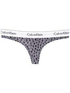 Calvin Klein трусы-стринги с леопардовым принтом и логотипом