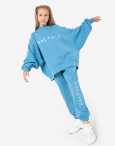 Голубой свитшот oversize с принтом Balance для девочки Gloria Jeans