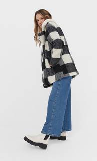Stradivarius Пальто Из Искусственной Овчины В Клетку Черный S