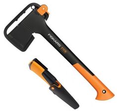 Набор Fiskars топор X10 + универсальный нож с точилкой (черно-оранжевый)