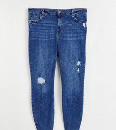 Зауженные джинсы с завышенной талией, рваной отделкой и необработанным низом штанин классического голубого оттенка River Island Plus-Голубой
