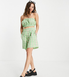 Укороченный топ-бандо из жатой ткани в розовую и зеленую клетку от комплекта COLLUSION-Multi